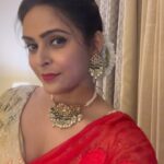 Madhurima Tuli Instagram – Just Flaunting my gajra ☺️❤️
Jewellery @the_jewel_gallery
#reels #trendingreels #reelitfeelit
