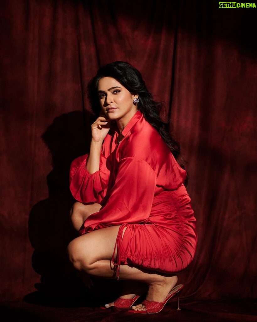 Madhurima Tuli Instagram - Red 🌶️ 😛❤️ Stylist @simstyles20 Outfit @themudy.official Accessories @the.fun.company Footwear @londonrag_in Photographer @mirajverma_photography HMU @sunny_makeup_artist #red #dress #award #grateful