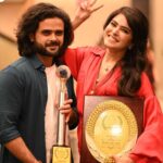 Madhurima Tuli Instagram - Firsts are always special. Best director & CEO of the year. A big Congratulations bro. I’m so so proud of you. This is just the beginning. Many many more to come. And I feel privileged to be receiving blessings and award from @prem_chopra_official sir. An absolute honour. Thank you @perfectachieversaward ❤️🙏🏼🙌🏼 And Thank you Mom for always being our constant support 😘❤️ #awardwinning #awards #siblings #appreciation