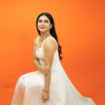 Madhurima Tuli Instagram - What a wonderful opening ceremony of JIO MAMI @mumbaifilmfestival @nmacc.india 🧡🙏🏼🙌🏼 Stylist @simstyles20 Outfit @sans.studio Accessories @the.fun.company Ring & bag @rubans.in @oakpininpr 📸 @o_chhayachitrakar HMU @sunny_makeup_artist PR @shimmerentertainment