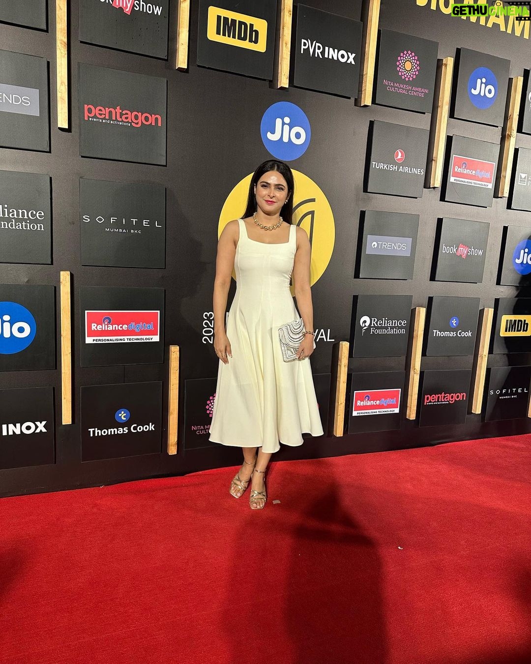 Madhurima Tuli Instagram - What a wonderful opening ceremony of JIO MAMI @mumbaifilmfestival @nmacc.india π§‘ππΌππΌ Stylist @simstyles20 Outfit @sans.studio Accessories @the.fun.company Ring & bag @rubans.in @oakpininpr πΈ @o_chhayachitrakar HMU @sunny_makeup_artist PR @shimmerentertainment