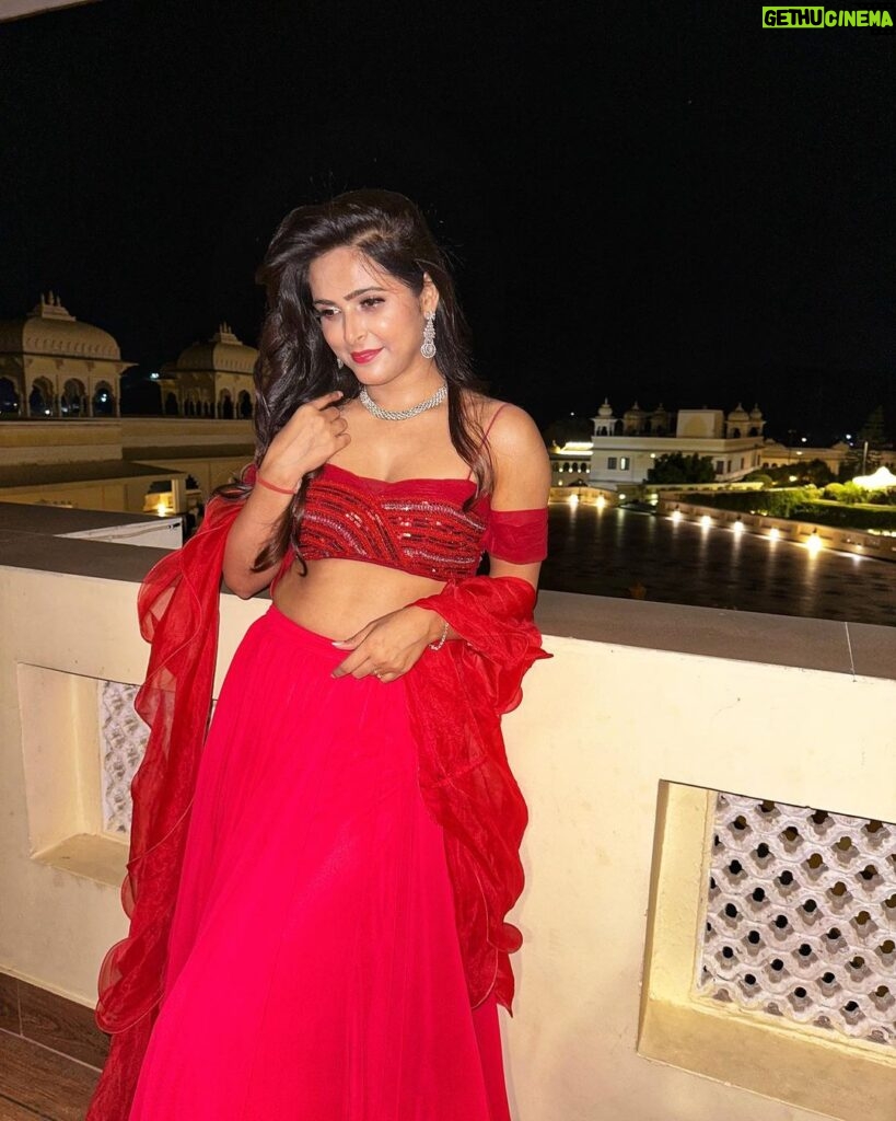Madhurima Tuli Instagram - Laal Ishq.. ❤💫 #red #indianwear #indian #labgarhpalace #beautiful