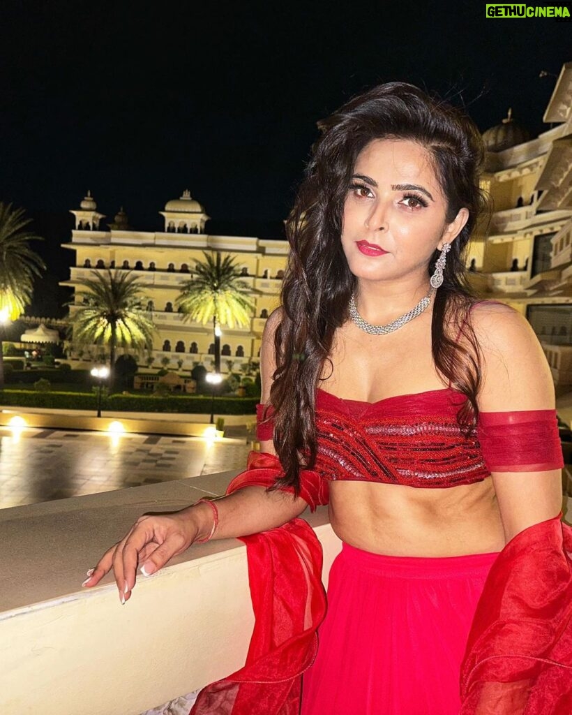 Madhurima Tuli Instagram - Laal Ishq.. ❤💫 #red #indianwear #indian #labgarhpalace #beautiful
