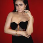 Madhurima Tuli Instagram - Black magic 🪄🖤💫 Stylist @simstyles20 Outfit @manishgharatofficial Earrings @the.fun.company Rings & Bracelet @rubans.in @oakpininpr Heels @londonrag_in HMU @sunny_makeup_artist @@📸 @o_chhayachitrakar PR @shimmerentertainment #black #magic #beauty #gratitude