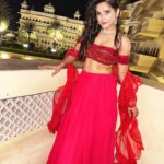 Madhurima Tuli Instagram – Laal Ishq.. ❤️💫

#red #indianwear #indian #labgarhpalace #beautiful