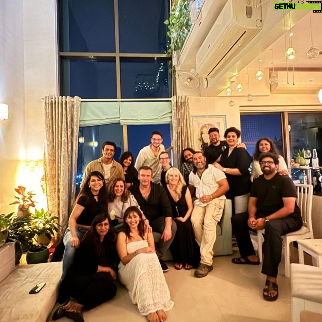 Madhurima Tuli Instagram - Celebrating 10 years of #warning with my favourites. Love you guys sooo much. Let’s do this again soooon. Miss you all already ❤️❤️ Thank you @manjarifadnis for the lovely party ❤️