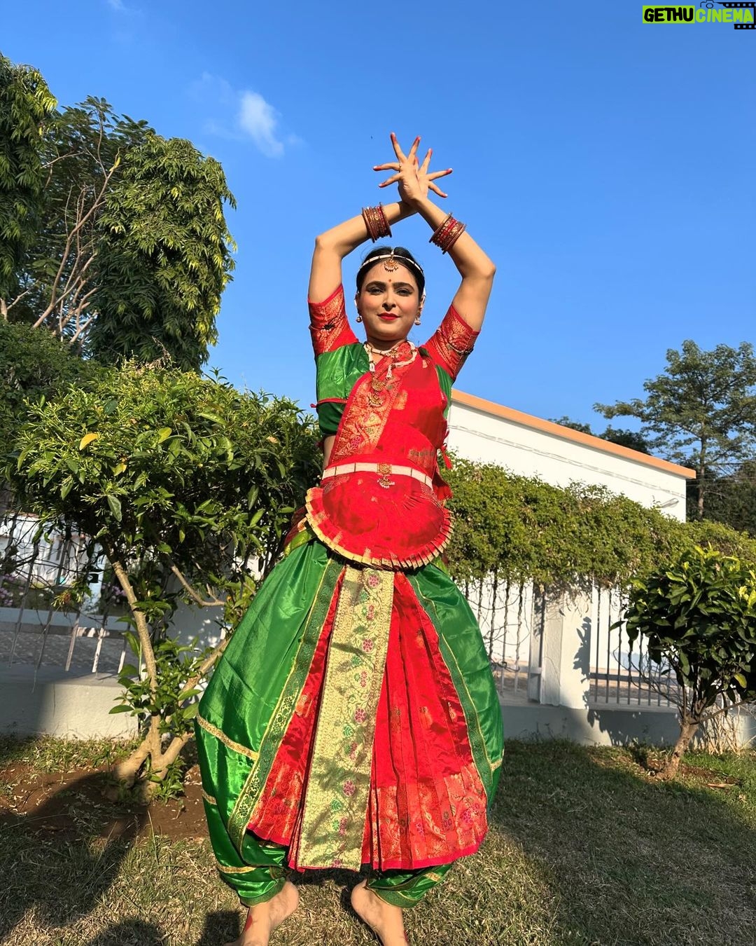 Madhurima Tuli Instagram - Feel truly blessed performing infront of my Guru Swami Niranjan & Swami Satsangi for Swami Satyananda Saraswati’s birth centenary & Yoga Purnima at Rikhiapeet ( Deoghar) Thank you Papa @tulipraveen for giving me this lovely opportunity to perform. Thank you @vijayamountaineer @director_shrikanttuli for supporting me and a big shout out to these 2 lovely ladies on slide 3 who helped me and motivated me. @a_polinar @sayo_artistturnsengineer Thank you #swami Suryaprakash for the hospitality 🙏🏼 And a big Thank you to my choreographer sir for executing it so well. @bariyapraveen Ps - There are no phones allowed in the aashram so couldn’t take a video. But hopefully soon will get and post it #merrychristmas #tandav #dance #passion #love