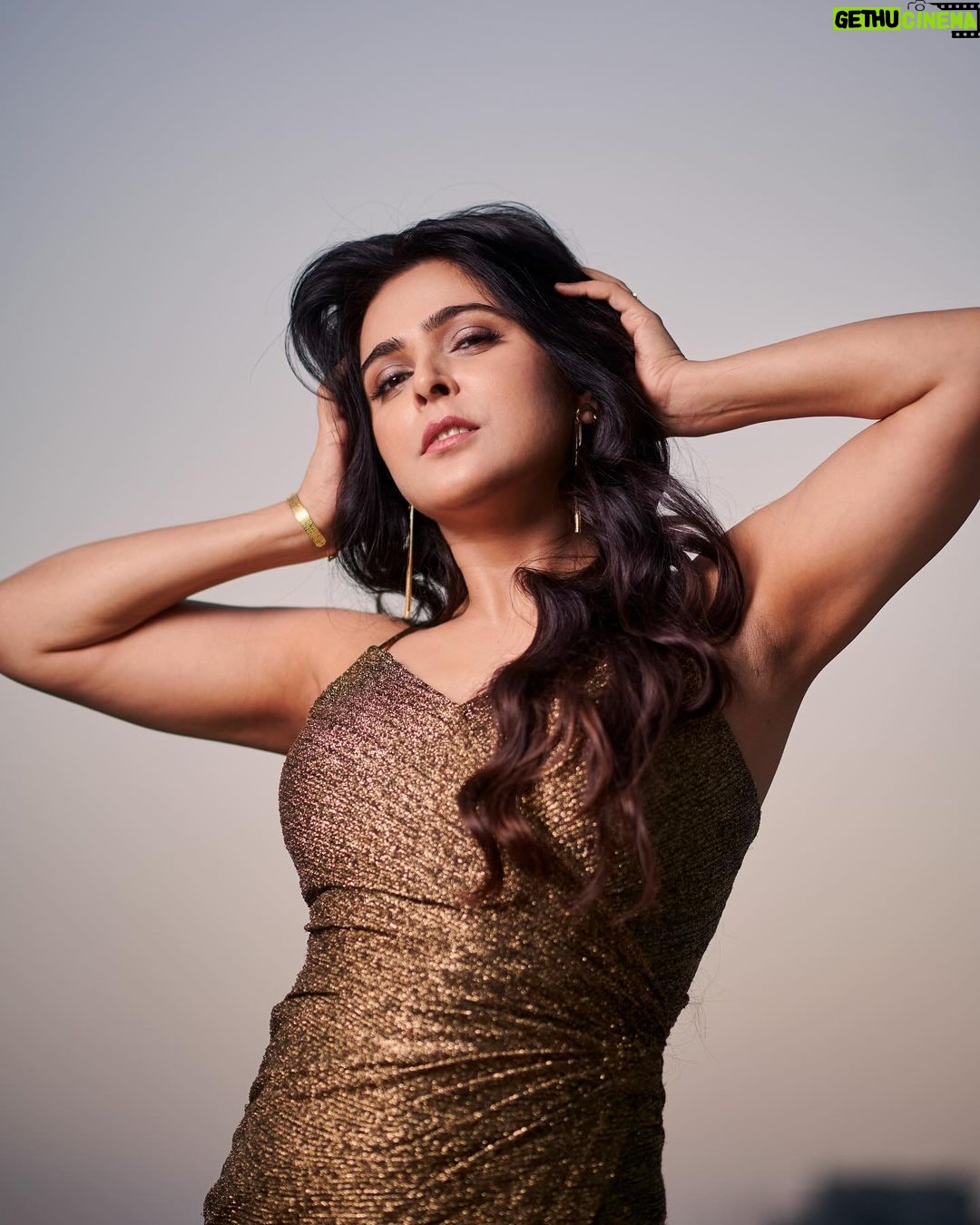 Madhurima Tuli Instagram - What a beautiful evening @theitaofficial β¨π« Stylist @simstyles20 Outfit @datetheramp Accessories @rubans.in @oakpinionpr Photographer @mirajverma_photography HMU @sunny_makeup_artist #glitter #glamour #awards #beautiful #evening