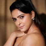 Madhurima Tuli Instagram - I don’t get cute.. I get drop dead gorgeous.. 👀😛🥰 Stylist @simstyles20 Outfit @datetheramp Studs & Rings @rubans.in @oakpinionpr Bag @eena.official @tlmconsultancy Heels @londonrag_in MUA & Hair @raj_mukadam Photographer @mirajverma_photography