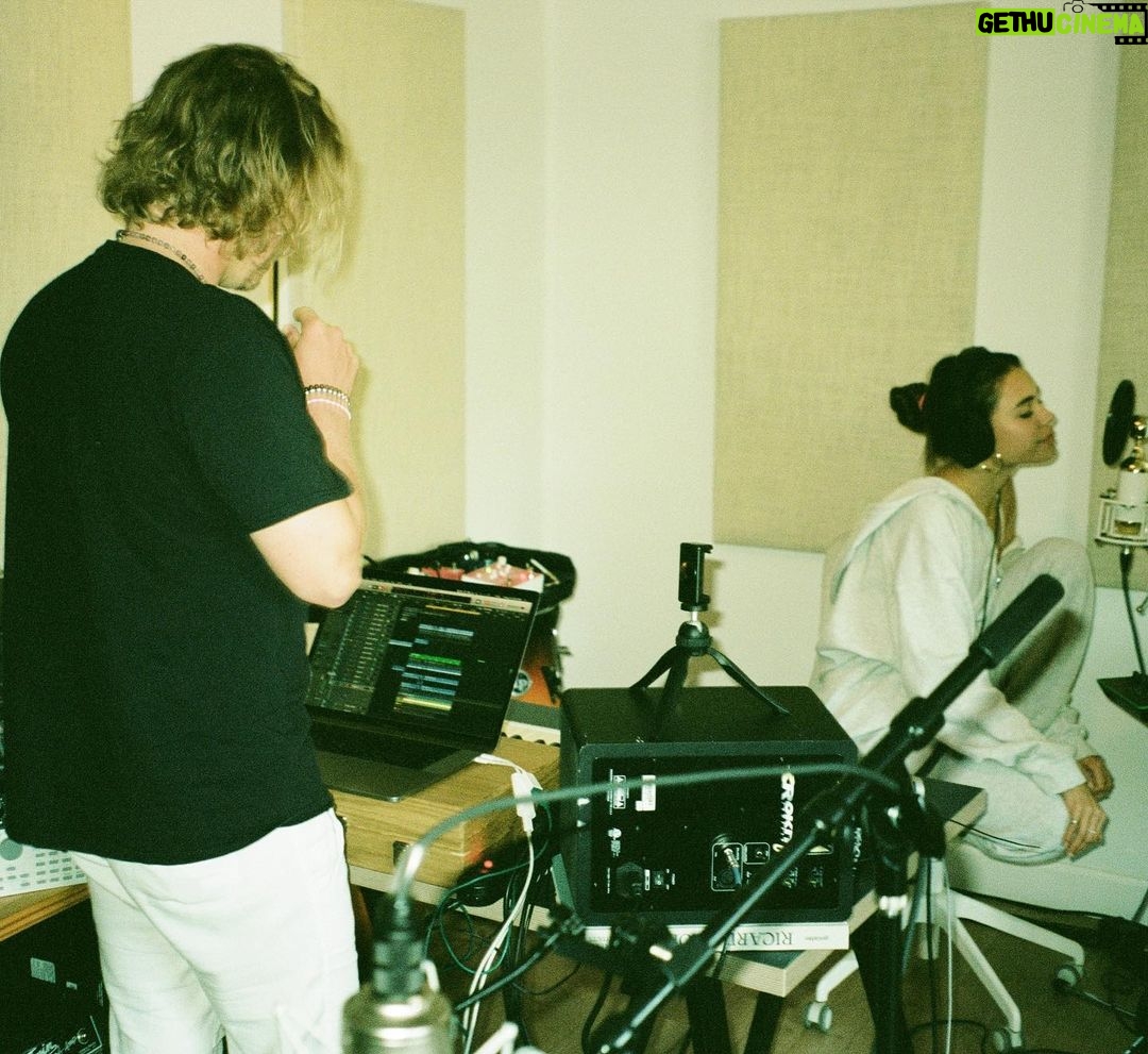 Madison Beer Instagram - silence between songs. ♡( ꈍ◡ꈍ) ONE WEEEEKKKKK ✧