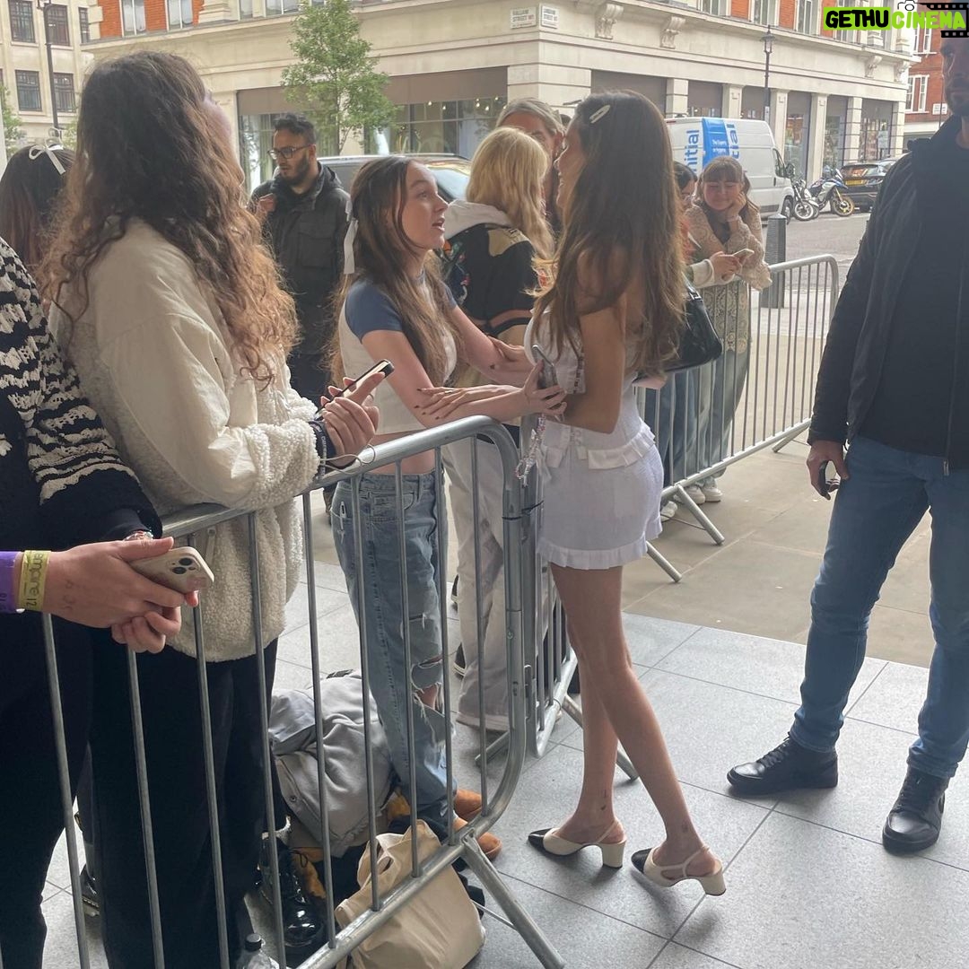 Madison Beer Instagram - @bbcradio1 live lounge day 🤍🩹🤍