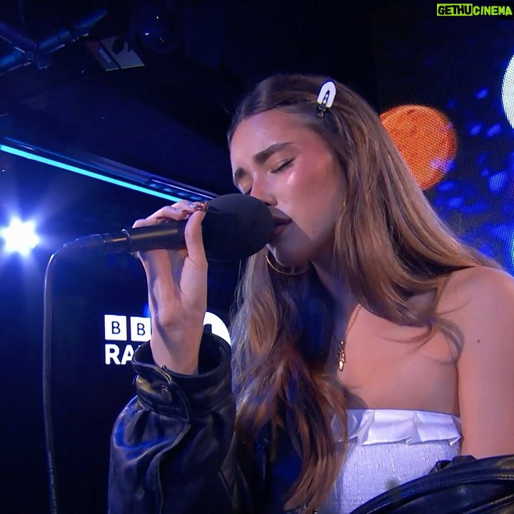 Madison Beer Instagram - @bbcradio1 live lounge day 🤍🩹🤍