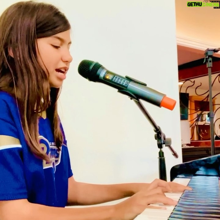 Madison Taylor Baez Instagram - . 10 YO Madison Taylor Baez Up close and personal “When I Was Your Man” by @brunomars #singersongwriter #youngselenanetflix #madisontaylorbáez #selena #youngsinger #singing #singer #singers #selenaquintanilla #selena #selenanetflix #schullerkids #musician #musicislife #madisonbaezmusic #followme #schullertalent #brunomars #musicvideo #talent #agt #agtauditions #wheniwasyourmancover