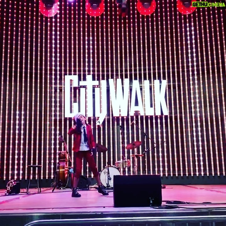 Madison Taylor Baez Instagram - Great Christmas Show Last Night At Universal City Walk. I Performed 10 Songs From My Christmas Album “Blingle Bells” And It Was Amazing Crowd. #singer #singersongwriter #singingvideo #actor #universalcitywalk #talent #talentedmusicians #christmassongs