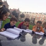 Maemae Renfrow Instagram - Stole this from @mrthomasjansen but it was too #cute not to share! The gang reading this week's upcoming episodes! Every night this week at 7pm on #nickelodeon !!! #HunterStreet #hunterst #nickelodeon #tvshow #maemae381 #maemae Amsterdam, Netherlands
