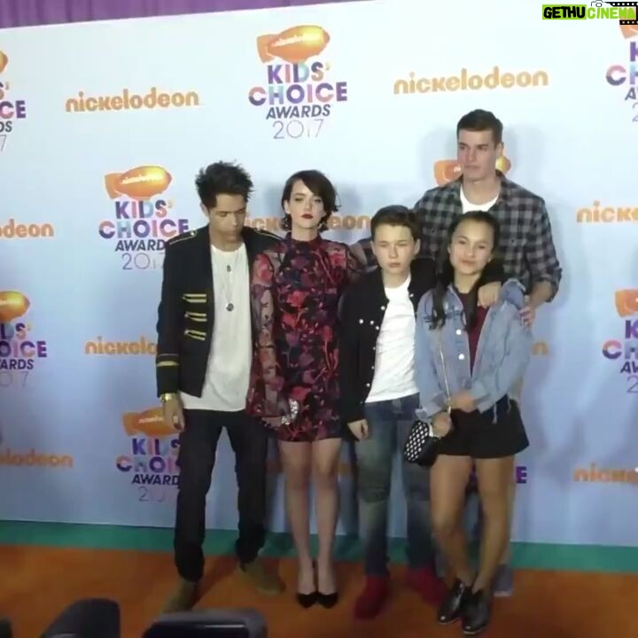 Maemae Renfrow Instagram - The #OrangeCarpet was #insane !! So much fun with the #HunterStreet #family though! Watch #hunterst every night starting tomorrow at 7pm on #nickelodeon #nick #kca #kidschoiceawards @stonysworld @daancreyghton @kyraisakosmith @mrthomasjansen @hunterstreettv
