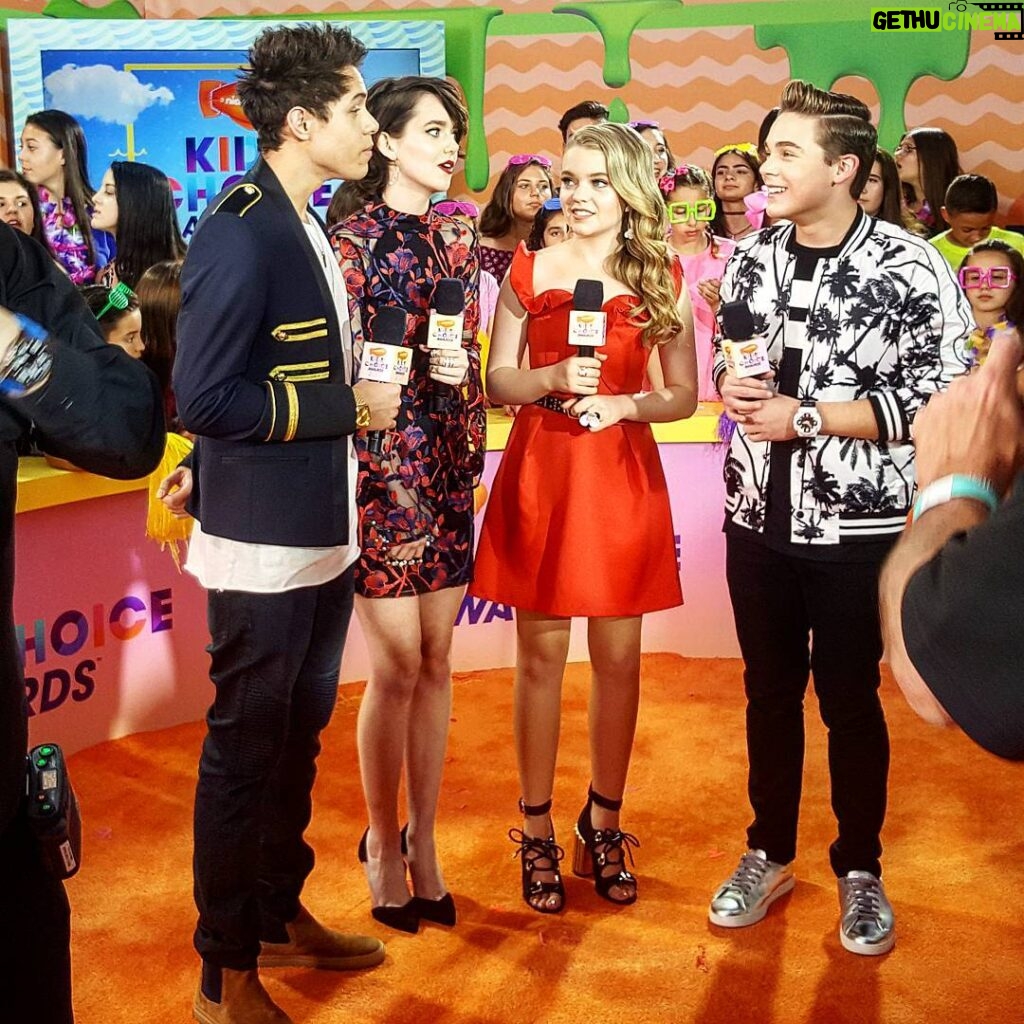 Maemae Renfrow Instagram - The #kca were so much #fun last night! Here's me and @stonysworld getting interviewed on the #orangecarpet by @ricardo and @jadepettyjohn_official from #SchoolOfRock ... #kidschoiceawards #nick #nickelodeon #maemae381 #maemae