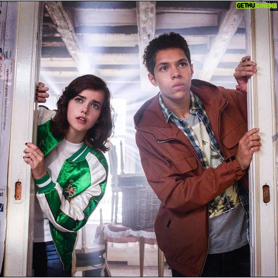 Maemae Renfrow Instagram - #HunterSt is right around the corner!! Make sure to watch the #FirstEpisode right after the #Nickelodeon #KidsChoiceAwards Saturday at 9:30PM !!!! #KCA #TV #TVShow #Nick #Mystery #HunterStreet #LoveIt #maemae381 #maemae