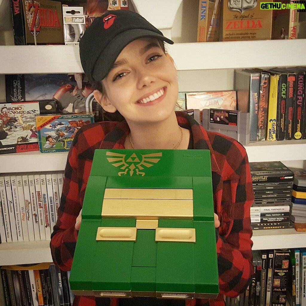 Maemae Renfrow Instagram - Just finished my first #custom #supernintendo !! Green and gold #Zelda theme! So excited for the #switch and #breathofthewild ... #nintendo #snes #gamer #gamergirl #hyrule #maemae381 #retro