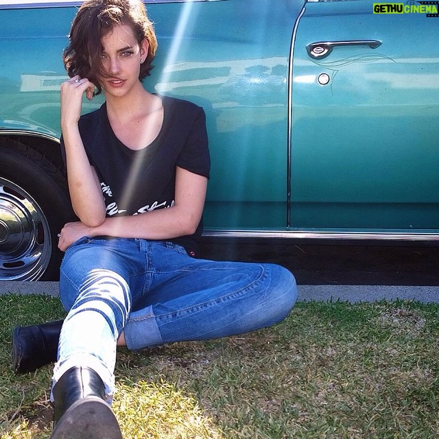 Maemae Renfrow Instagram - Chillin .....shot by my homie @eric_mcintire <3 #MaeMae #maemae381 #newhair #workit