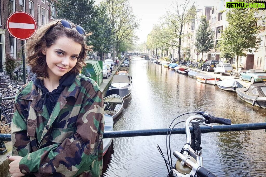 Maemae Renfrow Instagram - 😚😚😚 #beautiful #Amsterdam #canals #ILoveMyJob Amsterdam, Netherlands
