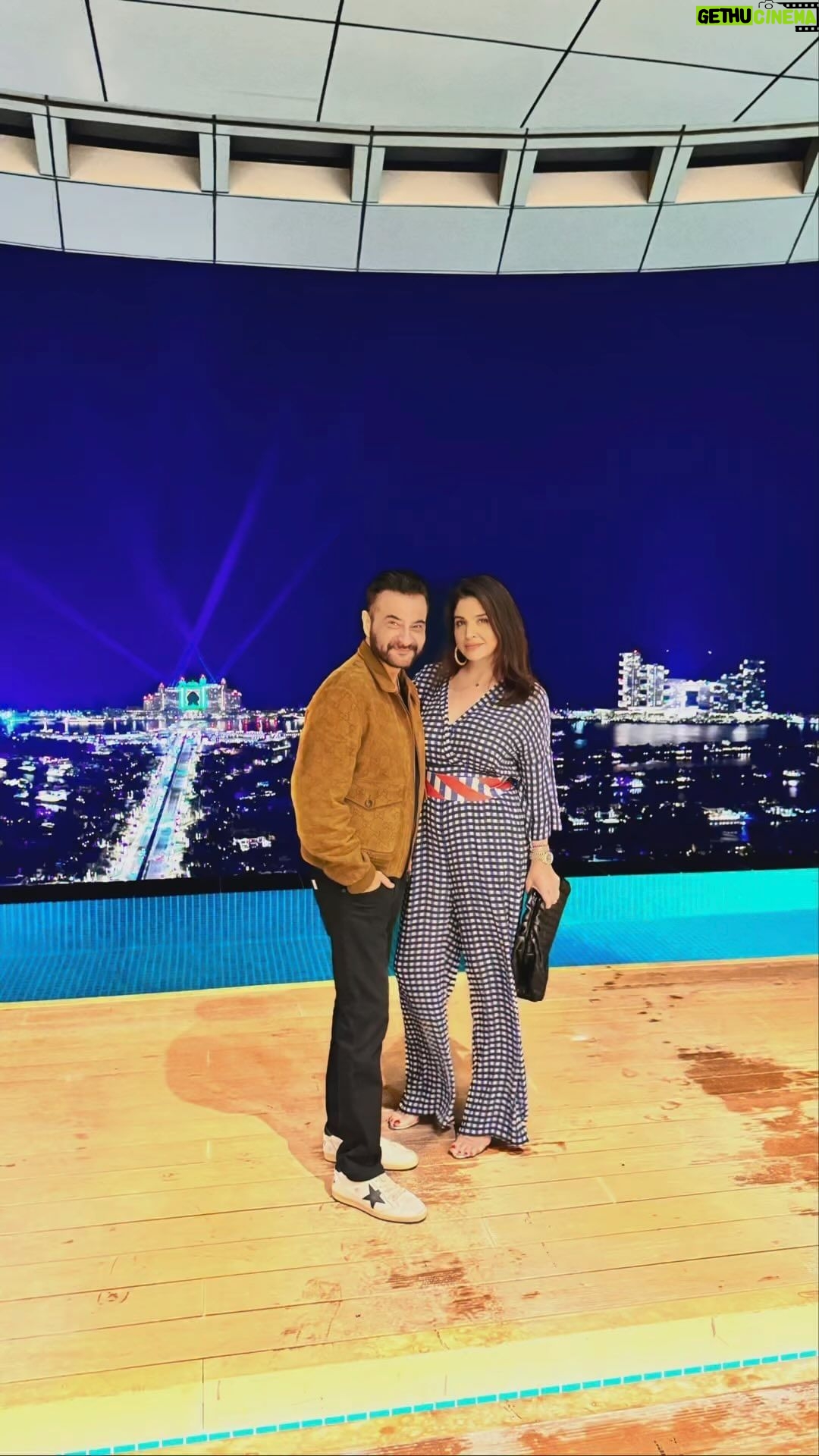 Maheep Kapoor Instagram - Dubai in a nutshell ❤️ #MakingMemories 2023➡️2024 #ThrowBack 🌈 #DubaiLife ❤️