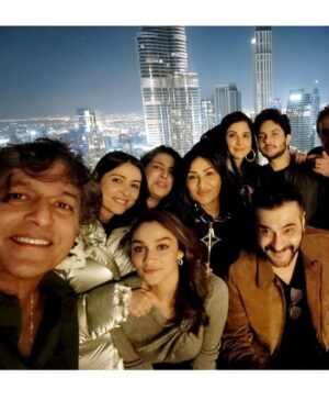 Maheep Kapoor Instagram - Happy New Year ❤️🤗🤗 #2024 🧿❤️🫶🏼1/1/24 💎
