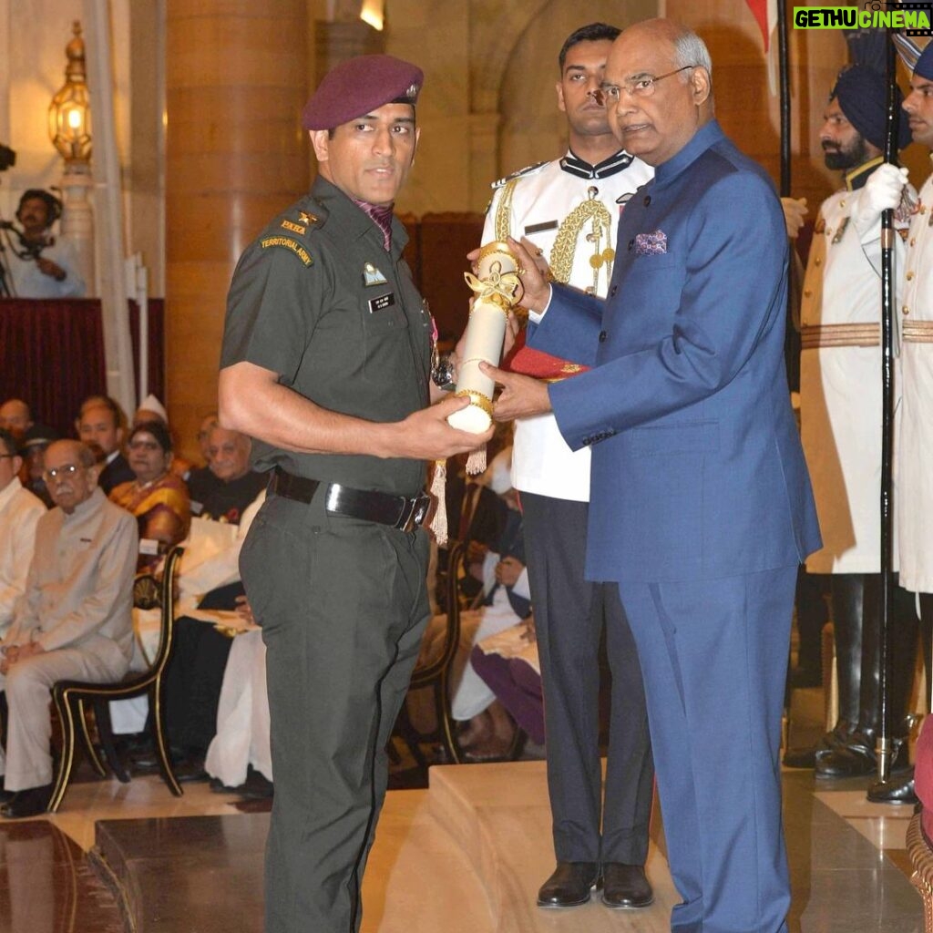 Mahendra Singh Dhoni Instagram - An honour to get the Padma Bhushan and receiving it in Uniform increases the excitement ten folds.thanks to all the Men and Women in Uniform and their families for the Sacrifices they make so that all of us could enjoy our Constitutional Rights.Jai Hind