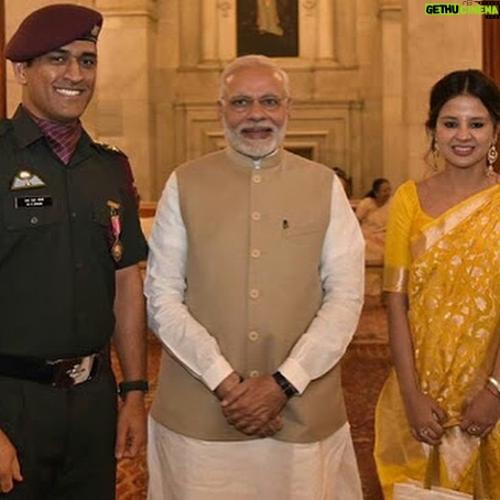 Mahendra Singh Dhoni Instagram - An honour to get the Padma Bhushan and receiving it in Uniform increases the excitement ten folds.thanks to all the Men and Women in Uniform and their families for the Sacrifices they make so that all of us could enjoy our Constitutional Rights.Jai Hind