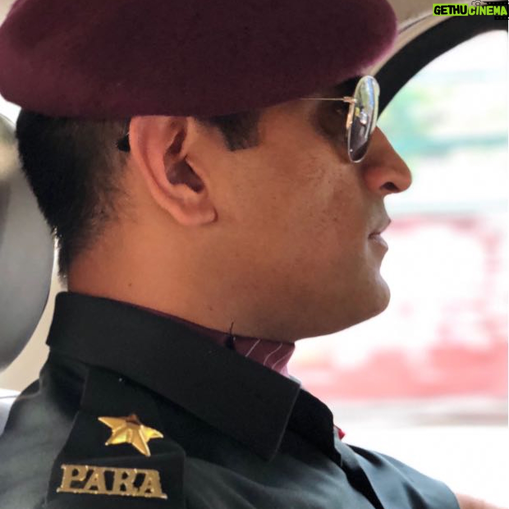 Mahendra Singh Dhoni Instagram - An honour to get the Padma Bhushan and receiving it in Uniform increases the excitement ten folds.thanks to all the Men and Women in Uniform and their families for the Sacrifices they make so that all of us could enjoy our Constitutional Rights.Jai Hind