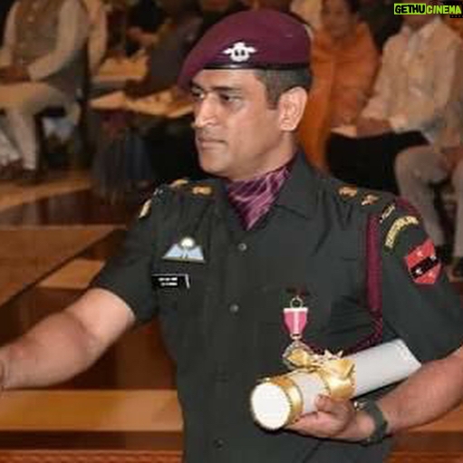 Mahendra Singh Dhoni Instagram - An honour to get the Padma Bhushan and receiving it in Uniform increases the excitement ten folds.thanks to all the Men and Women in Uniform and their families for the Sacrifices they make so that all of us could enjoy our Constitutional Rights.Jai Hind