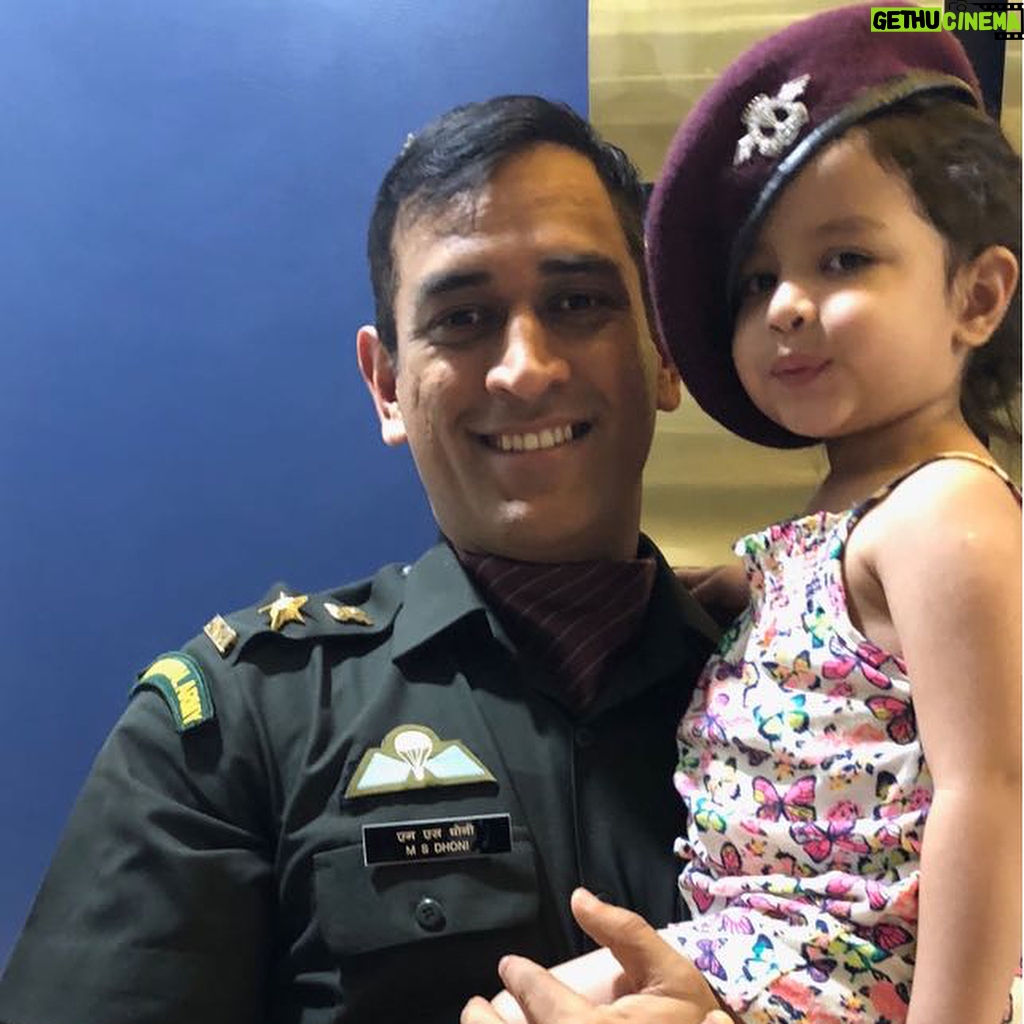 Mahendra Singh Dhoni Instagram - An honour to get the Padma Bhushan and receiving it in Uniform increases the excitement ten folds.thanks to all the Men and Women in Uniform and their families for the Sacrifices they make so that all of us could enjoy our Constitutional Rights.Jai Hind