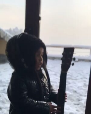 Mahendra Singh Dhoni Instagram - Snow brings the best out of her @ziva_singh_dhoni