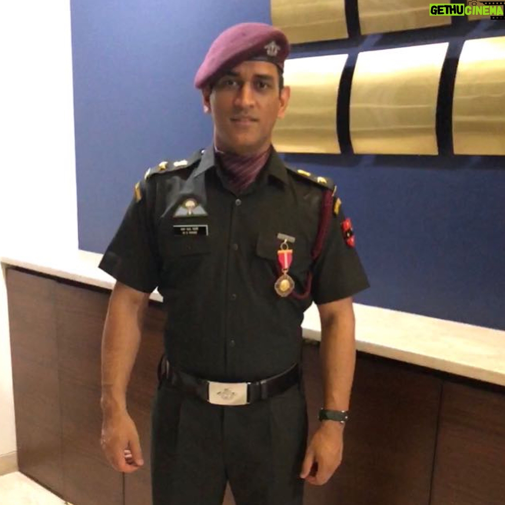 Mahendra Singh Dhoni Instagram - An honour to get the Padma Bhushan and receiving it in Uniform increases the excitement ten folds.thanks to all the Men and Women in Uniform and their families for the Sacrifices they make so that all of us could enjoy our Constitutional Rights.Jai Hind