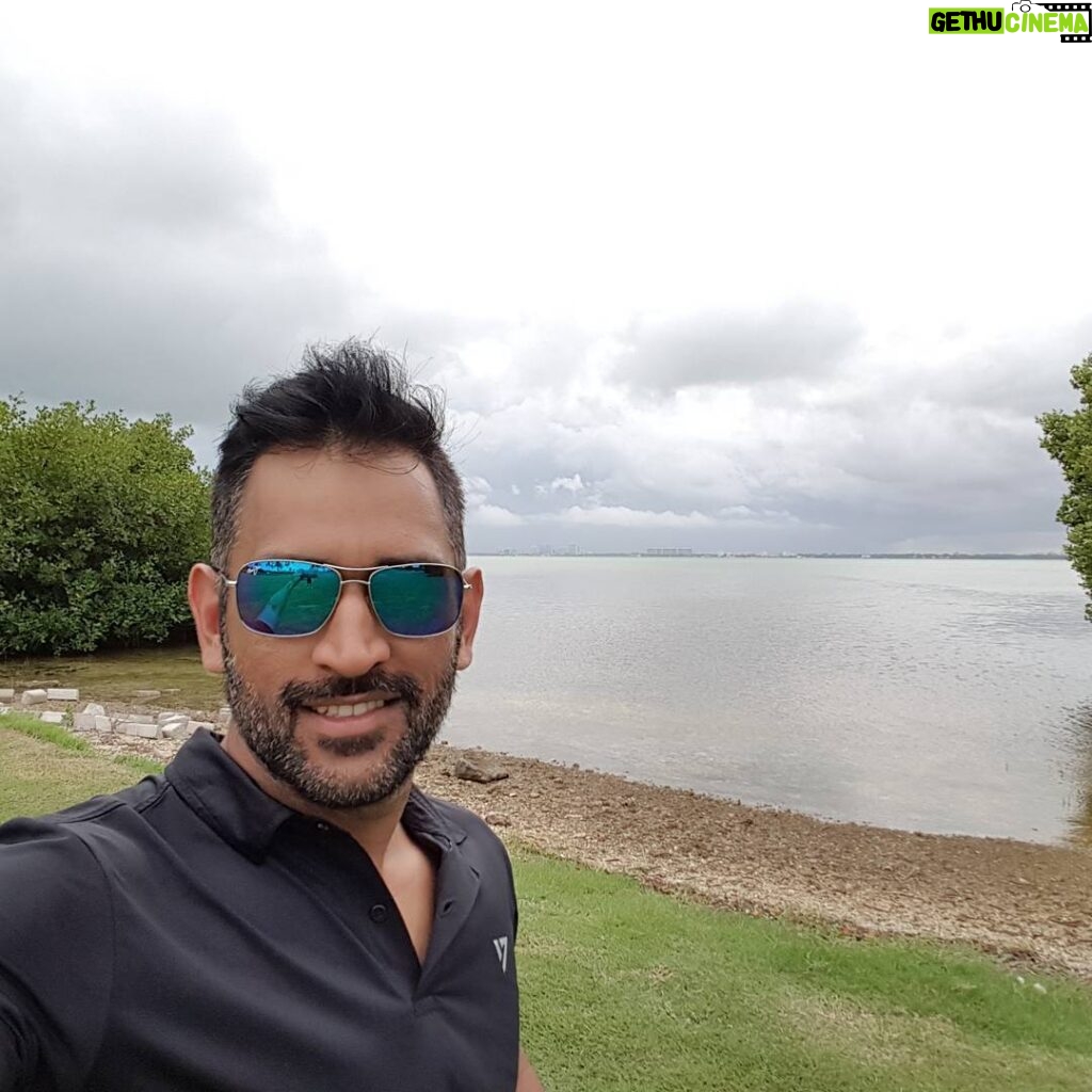 Mahendra Singh Dhoni Instagram - Perfect weather and surroundings to play golf