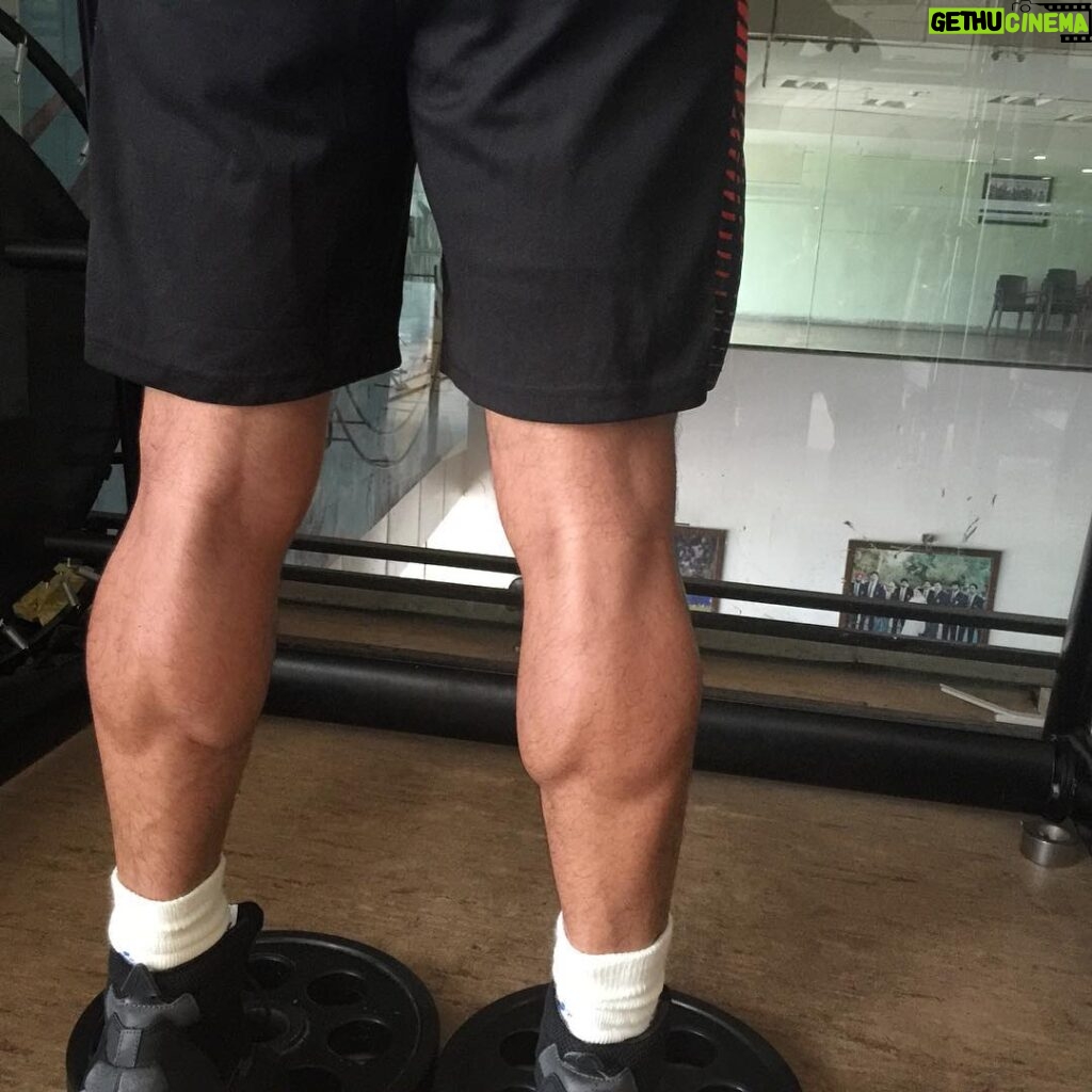 Mahendra Singh Dhoni Instagram - Lower body day at the gym.