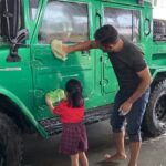 Mahendra Singh Dhoni Instagram - A little help always goes a long way specially when u realise it’s a big vehicle