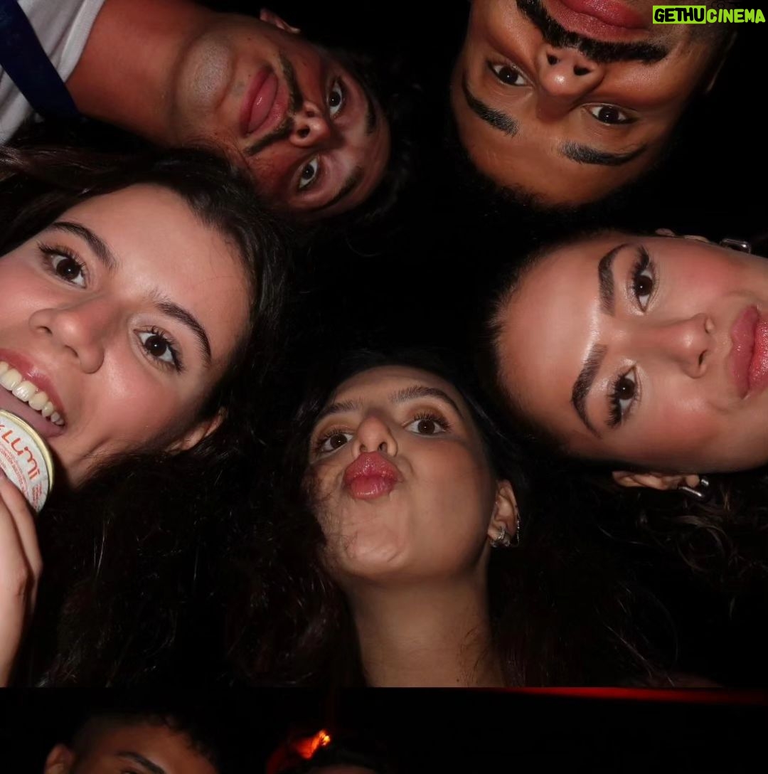 Maisa Silva Instagram - esse dia a gente berrou todas do fe- li- pe a- mo- rim πΊπ @reveillon.amore