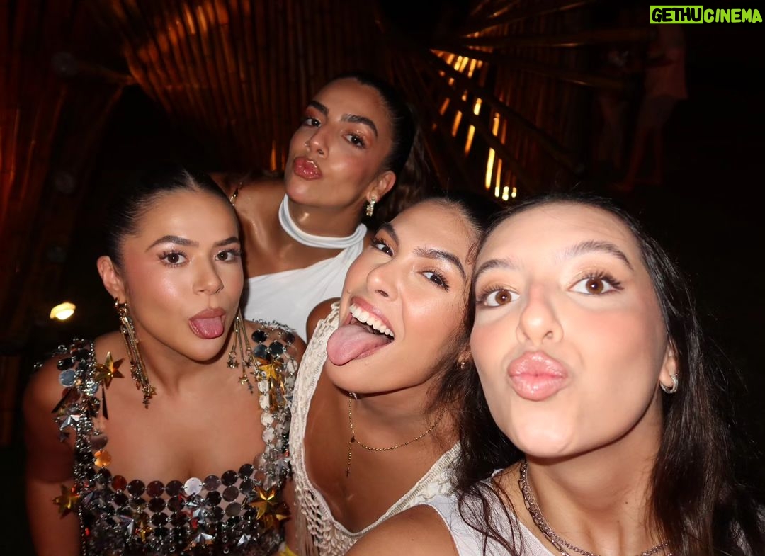 Maisa Silva Instagram - foi o melhor da vida pq a gente tava junto š¤ @reveillon.amore @carvalheira @wemakeideas MaracaĆpe -PE
