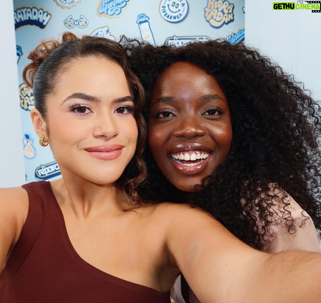 Maisa Silva Instagram - Eu amo participar de projetos que levam mensagens tão especiais e que contam histórias incríveis, e esse já ganhou o meu coração. Uma websérie que foi construída por muitos profissionais que se dedicaram por muito tempo para entregar o melhor conteúdo para vocês. Amei receber convidadas tão perfeitas e poder conversar livremente de uma forma tão única com cada uma. Amanhã o último episódio da websérie +A(xila) vai ao ar e estou muito feliz e realizada. Quem sabe teremos uma segunda temporada em 2024 @dovebrasil? 👀 #TampinhaAzul *PubliDaPrima