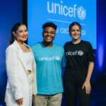 Maisa Silva Instagram - Um dos dias mais especiais da minha vida. Ser nomeada embaixadora do Unicef, que tem um papel tão importante no mundo todo, me deixa além de honrada. Usar a minha voz para contribuir com causas importantes para a nossa sociedade sempre foi uma das minhas prioridades. Espero fazer um trabalho lindo ao lado dos meus amigos embaixadores para promover e defender os direitos das crianças e adolescentes do nosso país. Obrigada @unicefbrasil por confiar em mim :) Obrigada @thaynaraog @soaresmonteiro_ @turmadamonica pelas palavras lindas e por me receberem tão bem. Vamos juntos ♡