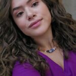 Maisa Silva Instagram - dicas sobre viajar no tempo: - mantenha-se hidratada - tenha um grupo legal - aproveite o caos!!! beijos da Anita, mais malukah do que nunca!!!! ⏳️🎬📸💜 #DV15 3!