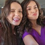Maisa Silva Instagram - dicas sobre viajar no tempo: - mantenha-se hidratada - tenha um grupo legal - aproveite o caos!!! beijos da Anita, mais malukah do que nunca!!!! ⏳️🎬📸💜 #DV15 3!