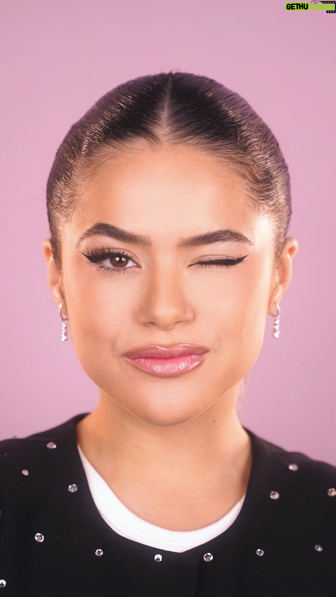 Maisa Silva Instagram - Primos, agora é fácil fazer o delineado dos sonhos! O Tattoo Liner da @maybellinenybrasil chegou pra facilitar a vida de quem ama soltar a criatividade e dar aquele toque especial na make. É super fácil de usar, é a prova d’água e tem duração de até 48h! Além da caneta também tem a versão dip-in pra você ousar muito. Corre testar porque vocês vão AMAR! #TattooLinerMaybellineBR #MaybellineBR #MaybellineNYBrasil *Publi