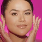 Maisa Silva Instagram - Tem lançamento da prima @maybellinenybrasil na área: Falsies Surreal! Uma máscara que dá 10x mais volume para os cílios e um alongamento 36% mais visível! É PERFEITA! Agora vocês já sabem onde o real e o surreal se encontram 💜 #MascaraFalsiesSurreal #FakeOuFalsies #MaybellineNYBR *PubliDaPrima