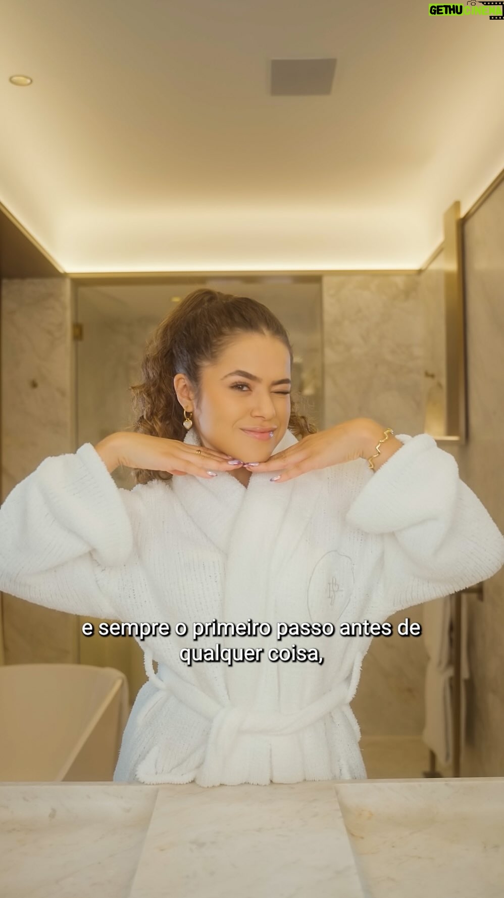 Maisa Silva Instagram - Oi, primos! Aproveitando que estamos em mudança de estação, tenho uma dica incrível pra nossa pele! A @biorebr trouxe para o Brasil a nova linha de Skincare facial wash, com versões diferentes para cada tipo de pele. Ele faz uma espuma ultra gentil que além de limpar muuuito bem, deixa o rosto hidratado e bem macio, faz toda a diferença! Beijinhos #BioreLovers #BioreBR #BioreFacialWash . *publi