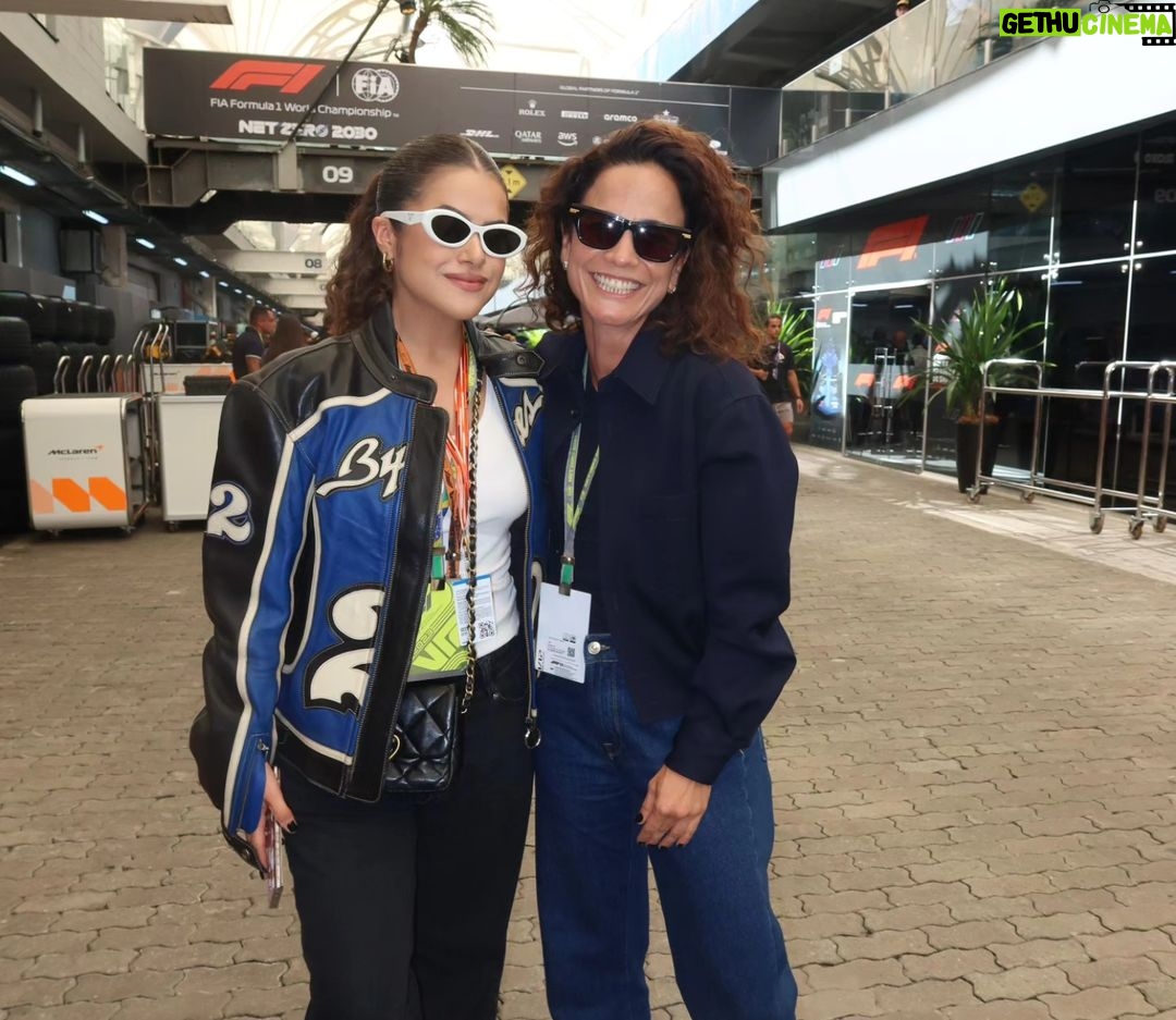 Maisa Silva Instagram - 🏁 thank you @f1 🏁 final de semana repleto de encontros especiais! 🏎 @juanmoraes Interlagos