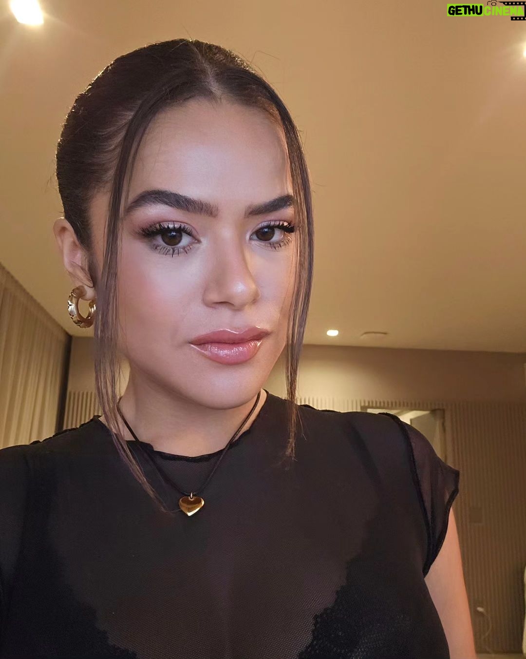 Maisa Silva Instagram - eu não sei se voltaria no tempo... a vida sabe as notas da música que vai tocar São Paulo