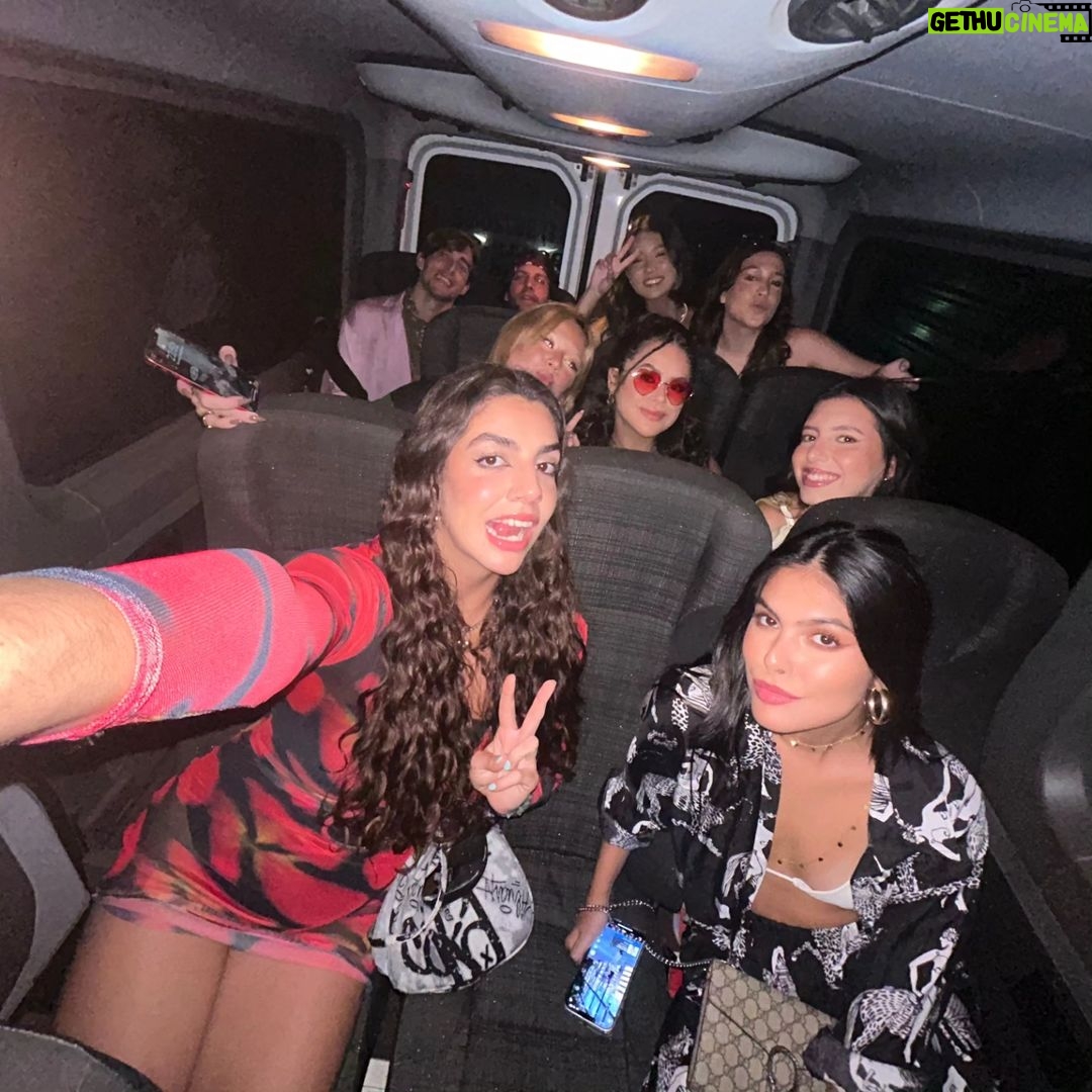 Maisa Silva Instagram - feriado celebrando a vida de pessoas que amamos. é sempre incrível quando a gente tá junto ☮️🌈❤️🍄🏖🛟 kez 9!!! Toquinho