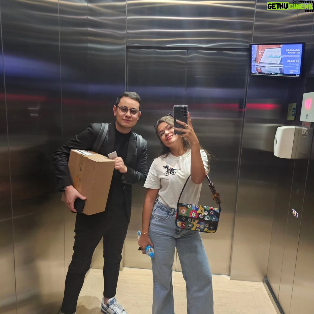 Maisa Silva Instagram - august slipped away into a moment in time